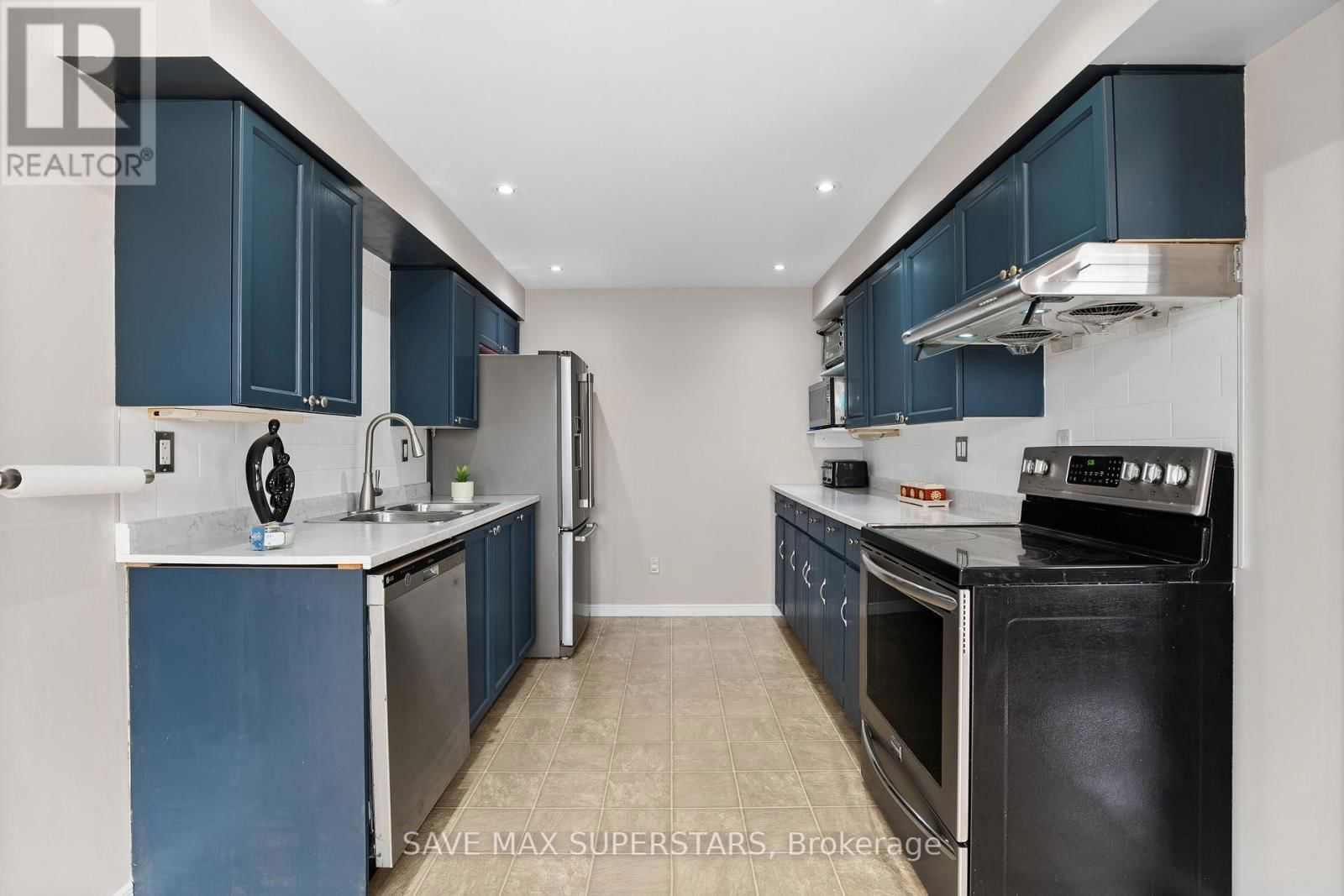 2023 SWAN STREET Image 13