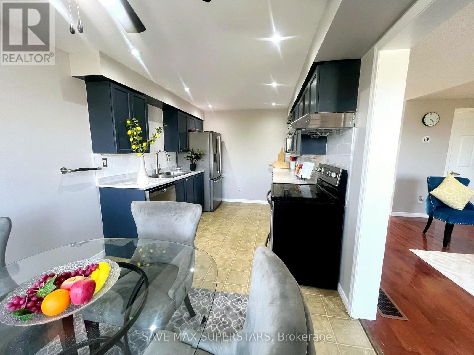 2023 SWAN STREET Image 17