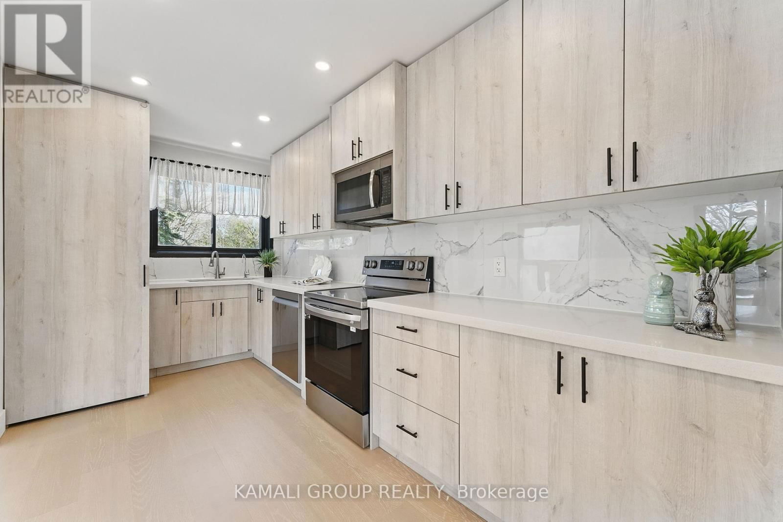 129 BAYVIEW PARKWAY Image 13