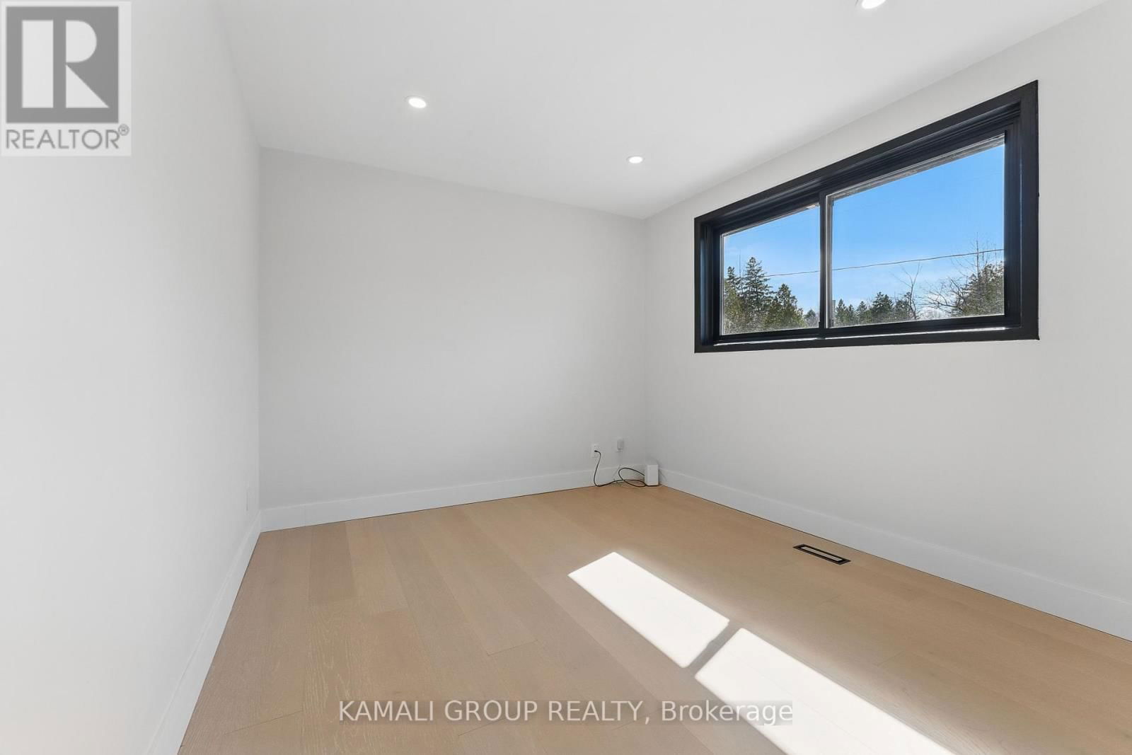 129 BAYVIEW PARKWAY Image 17