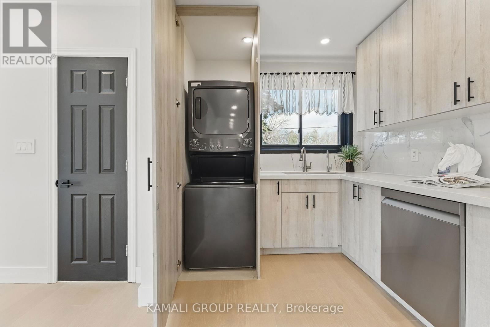 129 BAYVIEW PARKWAY Image 19