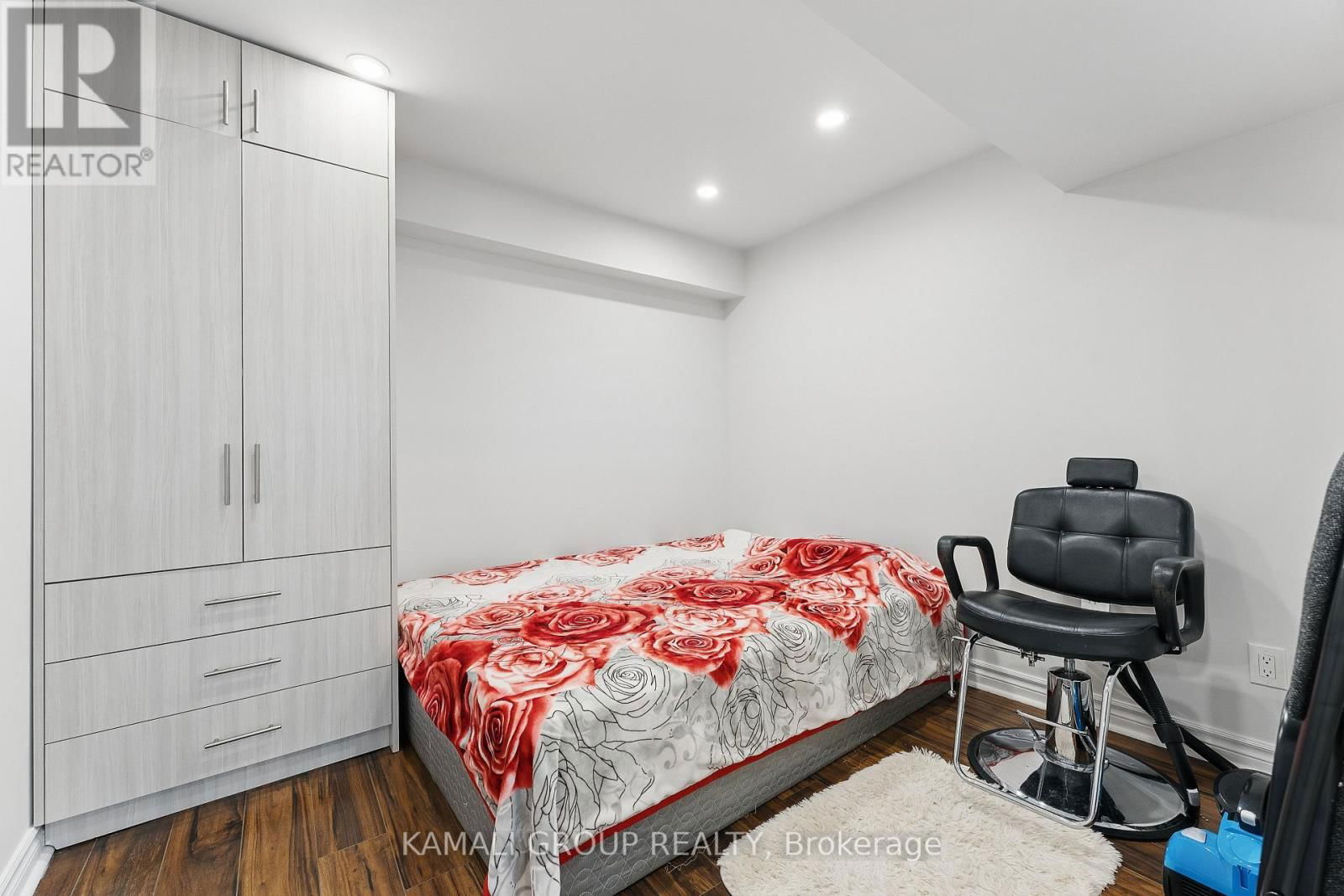 129 BAYVIEW PARKWAY Image 26