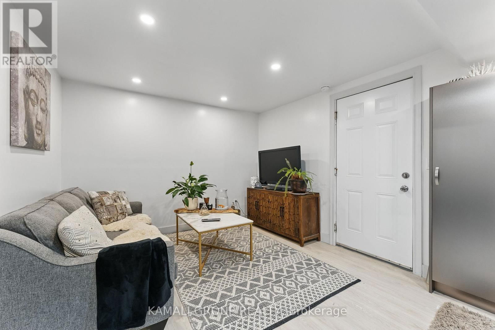 129 BAYVIEW PARKWAY Image 29