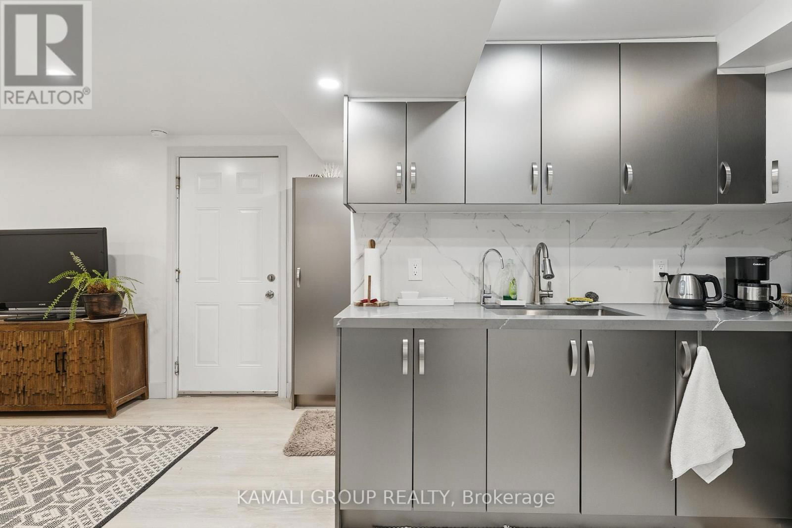 129 BAYVIEW PARKWAY Image 31