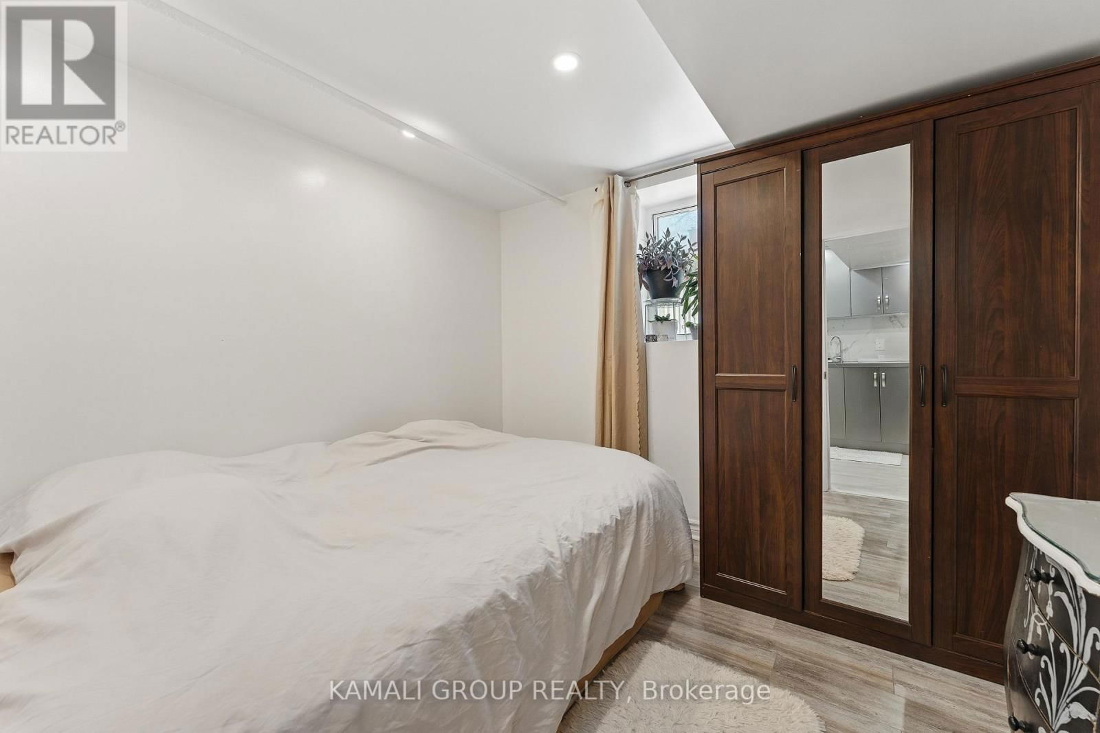 129 BAYVIEW PARKWAY Image 32