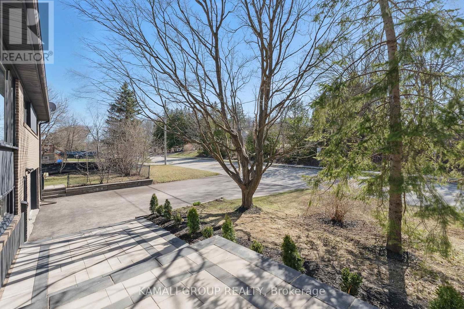 129 BAYVIEW PARKWAY Image 34