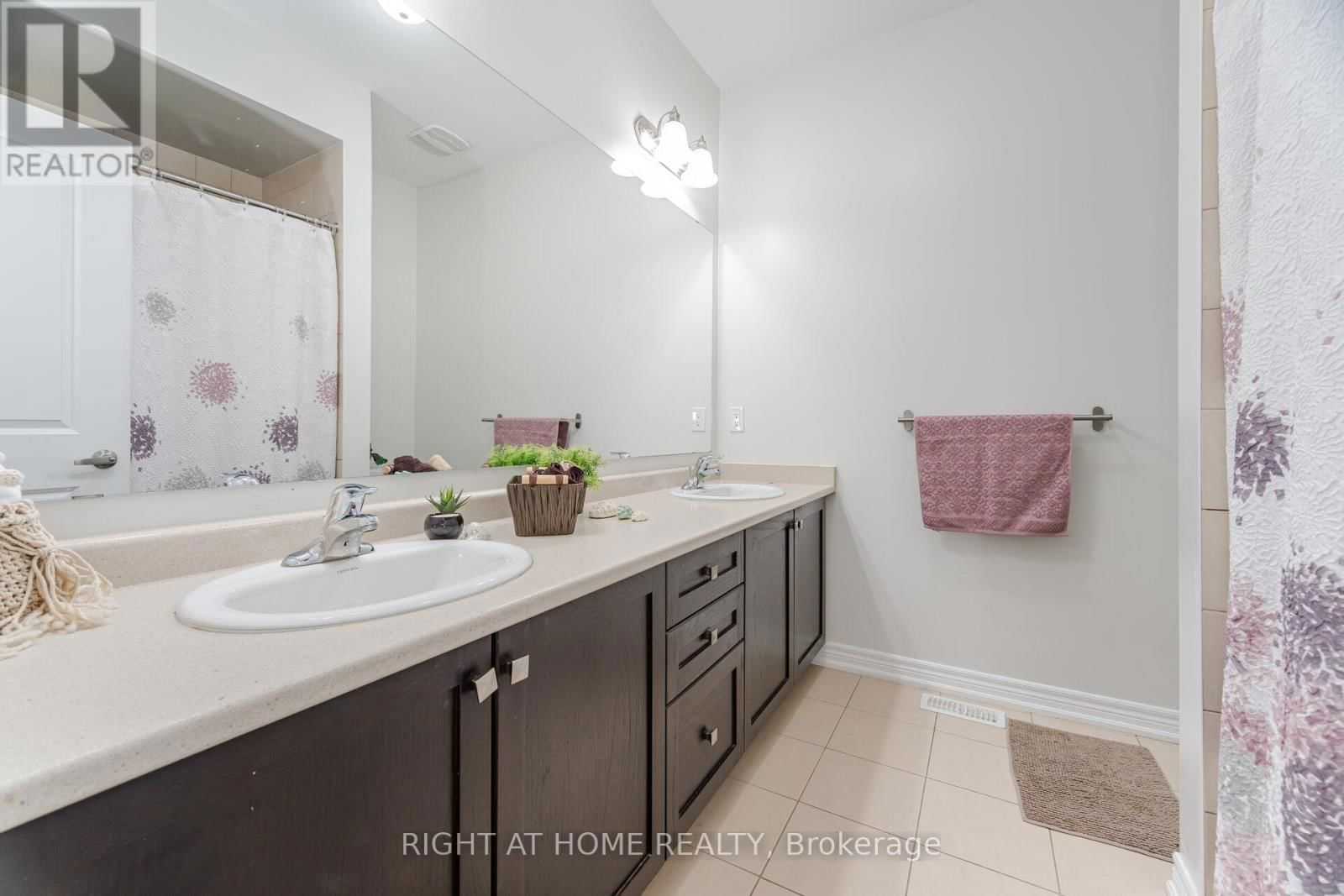 83 HILTS DRIVE Image 36