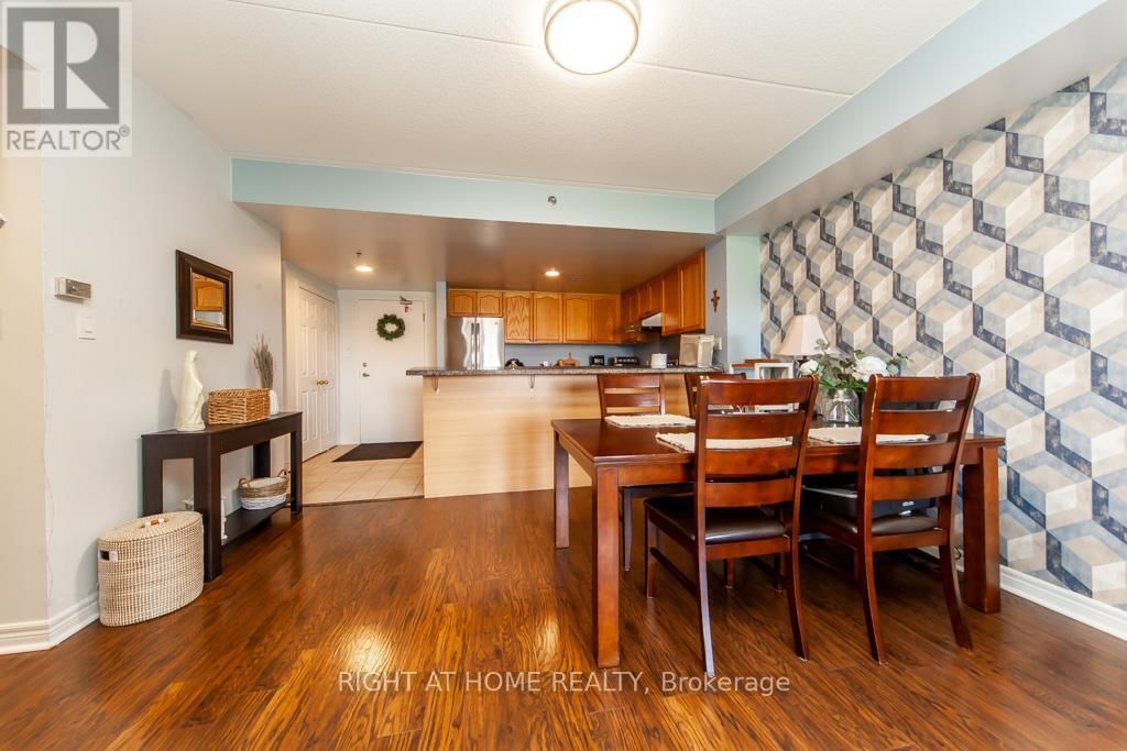 301 - 7428 MARKHAM ROAD Image 27
