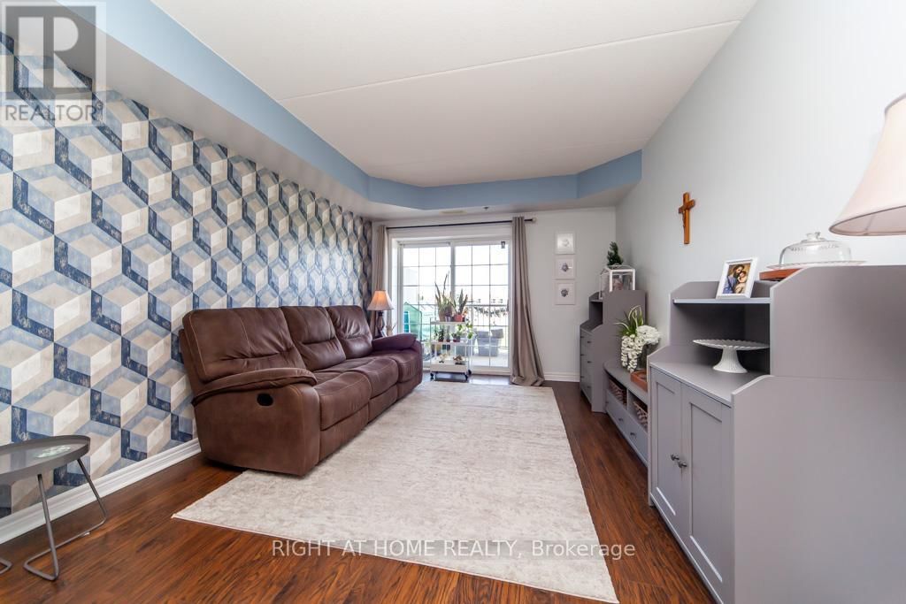 301 - 7428 MARKHAM ROAD Image 6