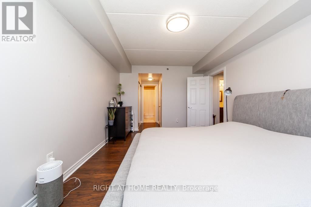301 - 7428 MARKHAM ROAD Image 8