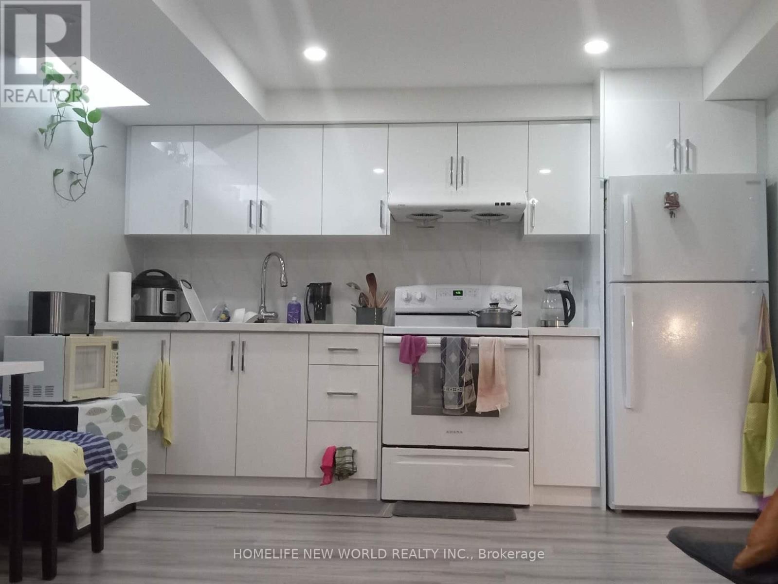 768 BUR OAK AVENUE Image 3