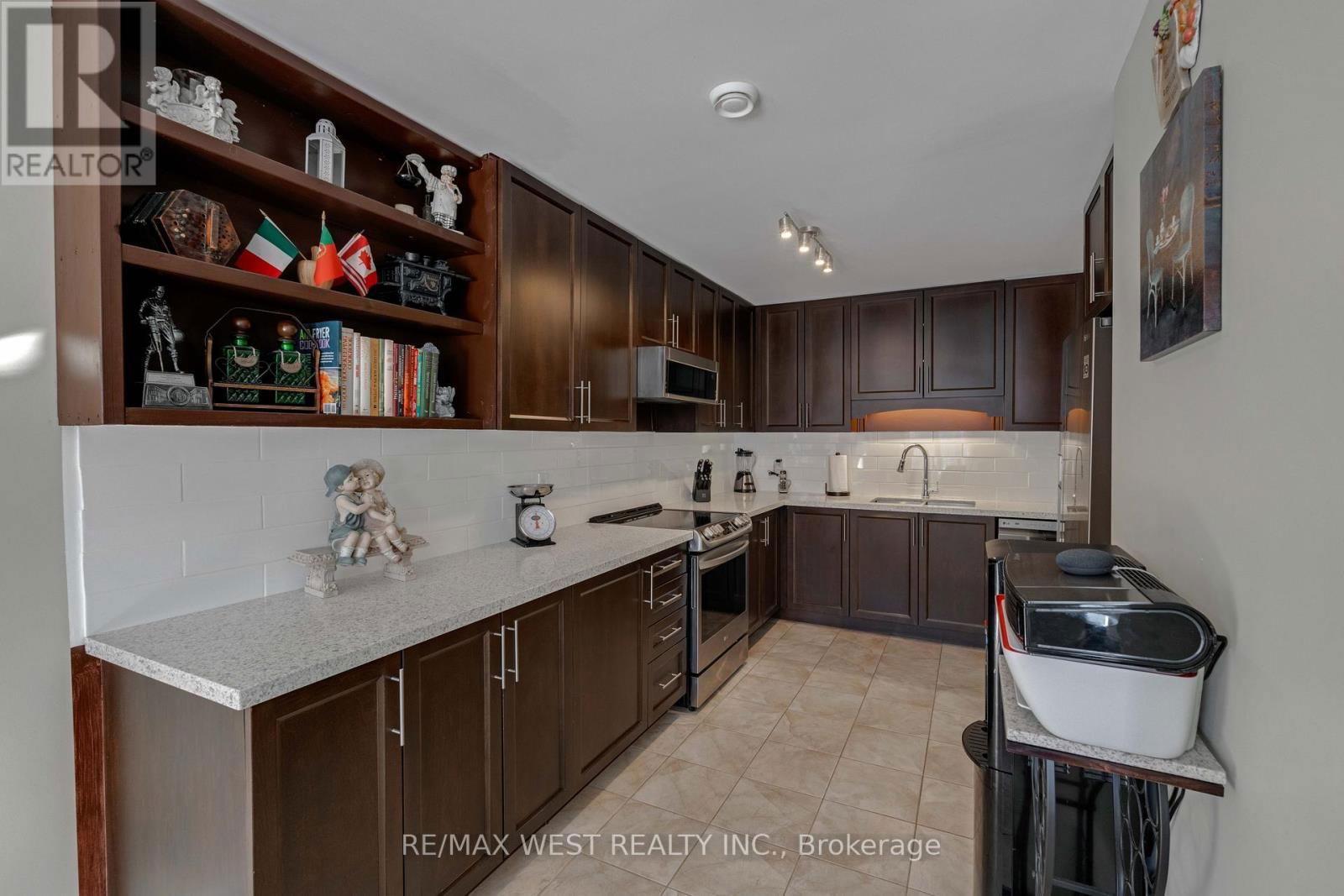 21 UPPER HIGHLAND Image 16