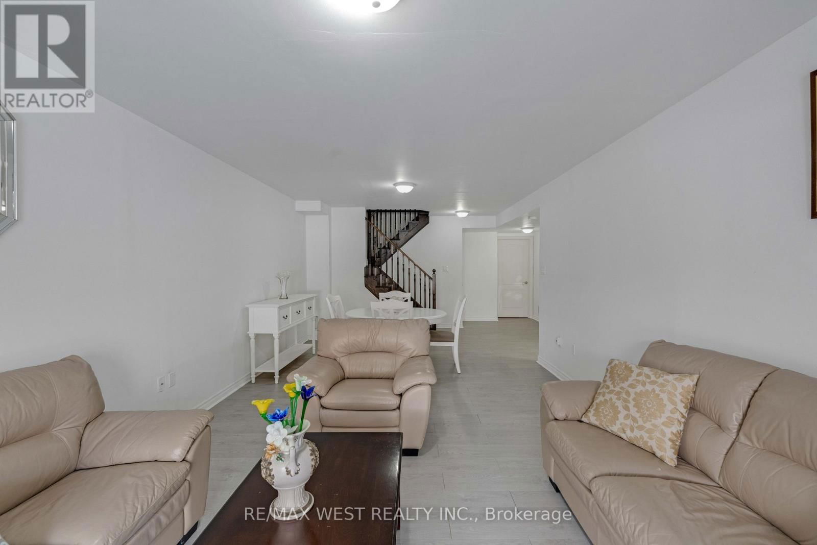 21 UPPER HIGHLAND Image 24