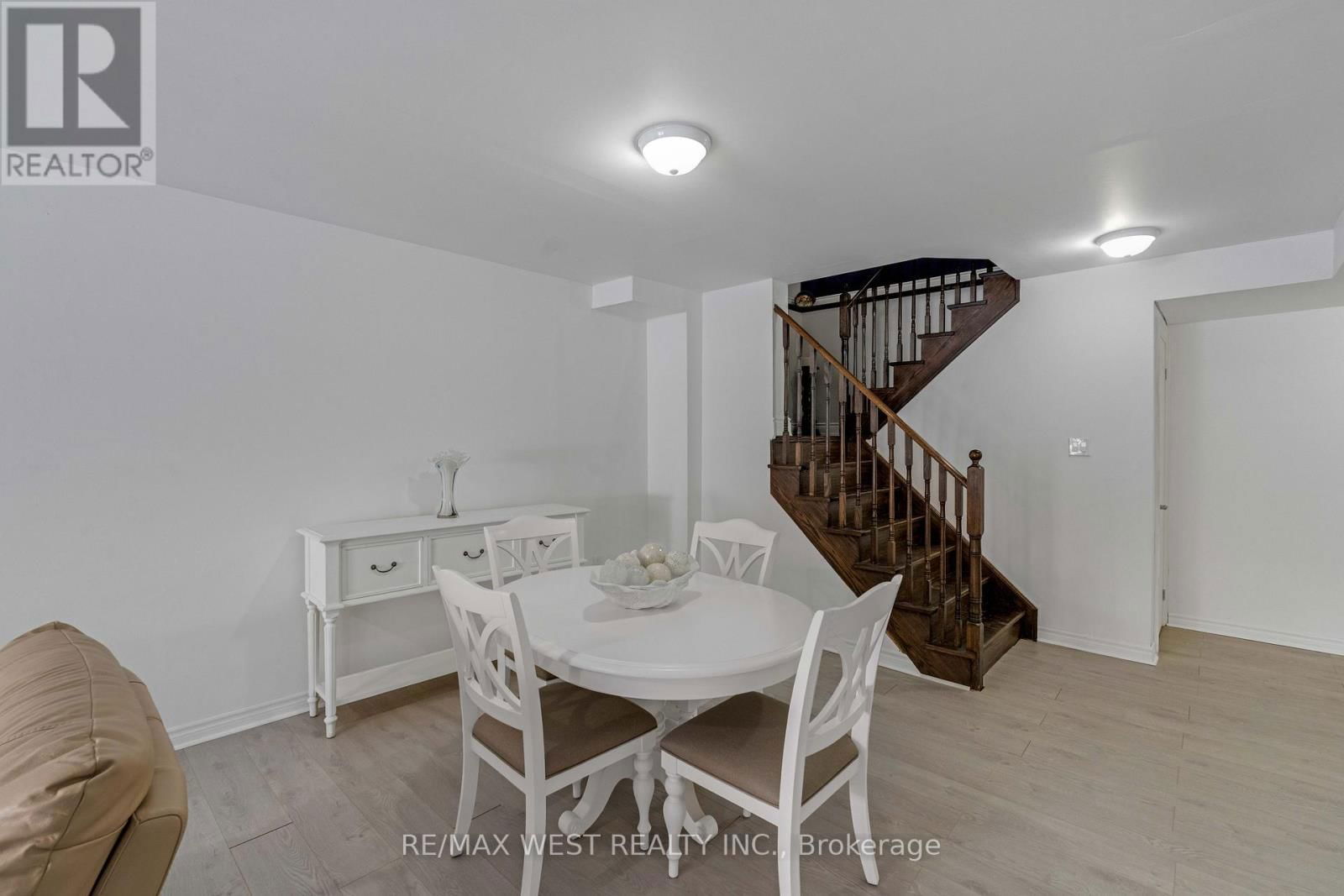 21 UPPER HIGHLAND Image 25
