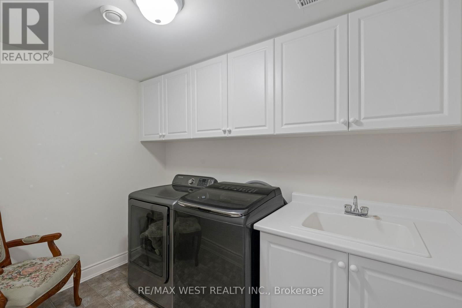 21 UPPER HIGHLAND Image 29