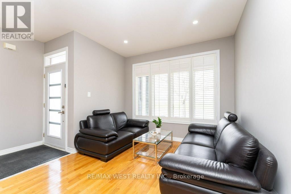 93 DAVOS ROAD Image 6