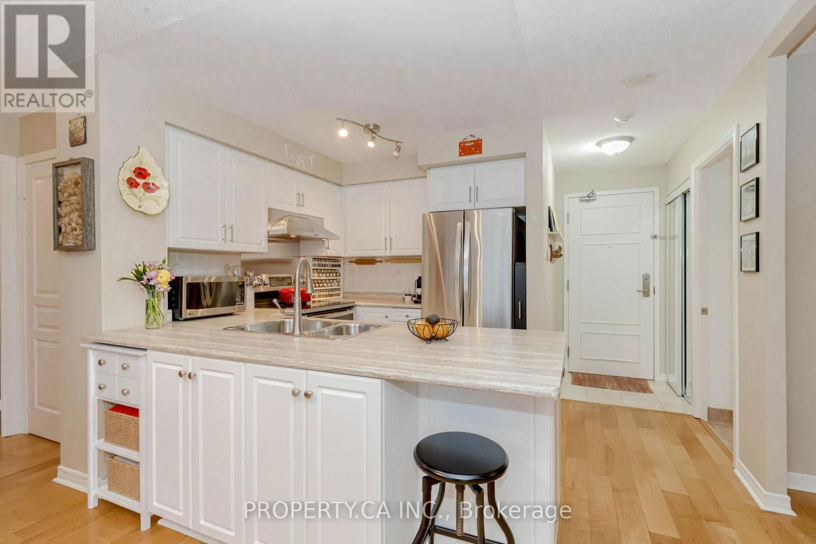607 - 350 RED MAPLE ROAD Image 13