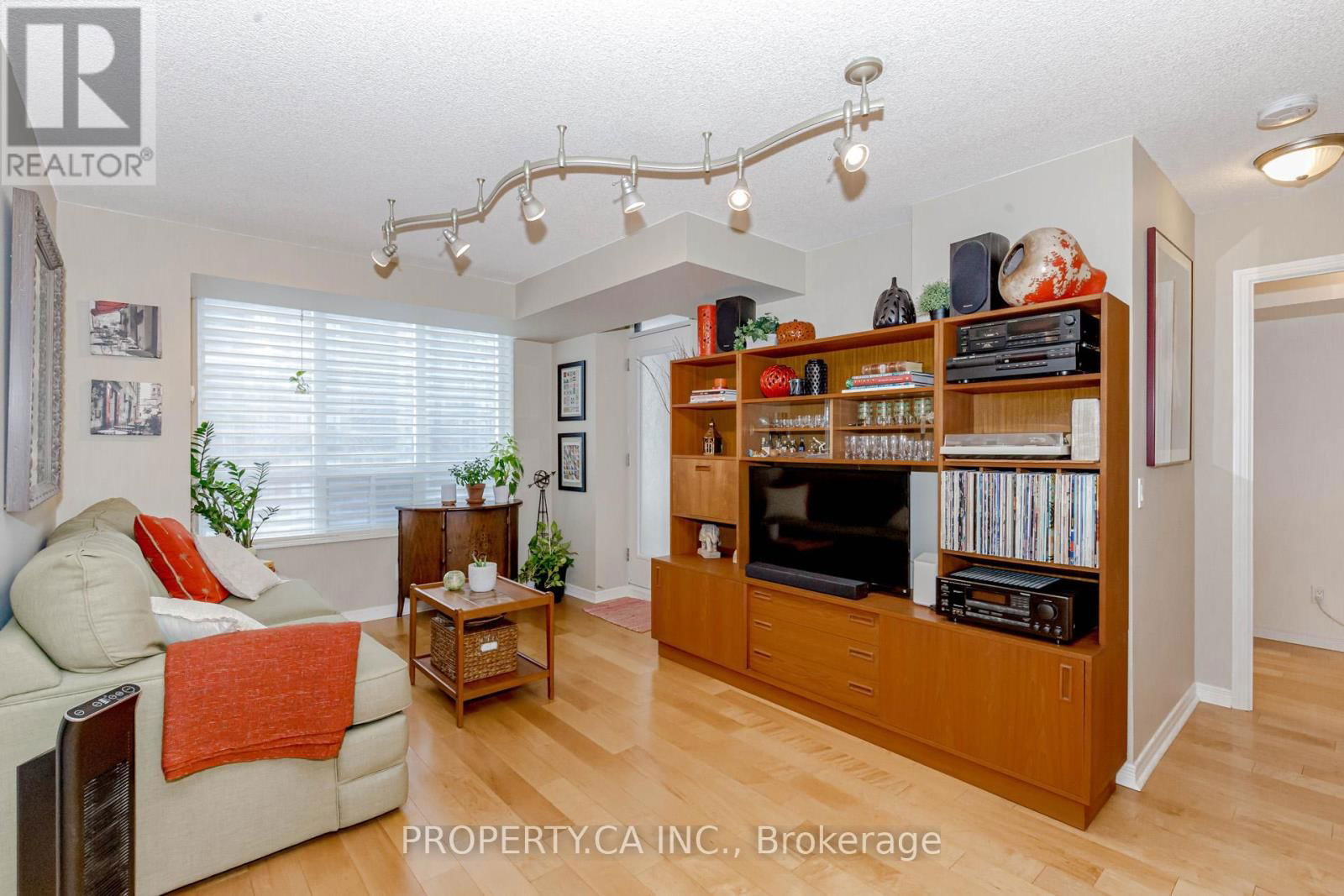 607 - 350 RED MAPLE ROAD Image 19