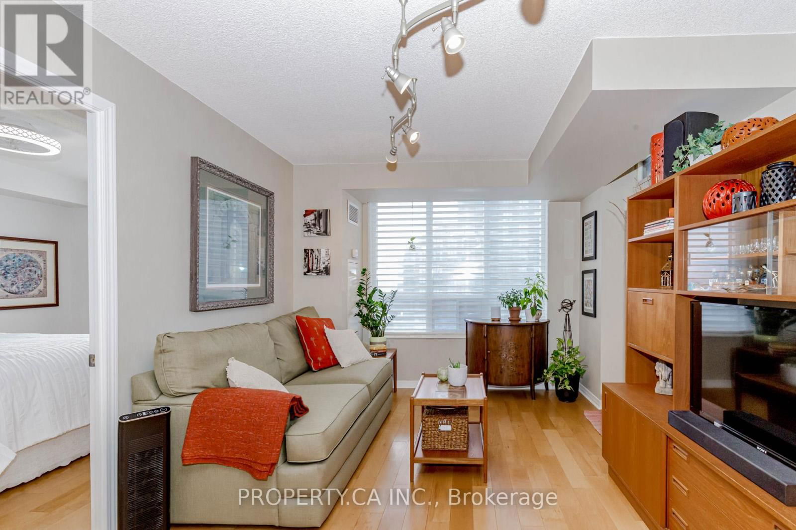 607 - 350 RED MAPLE ROAD Image 20