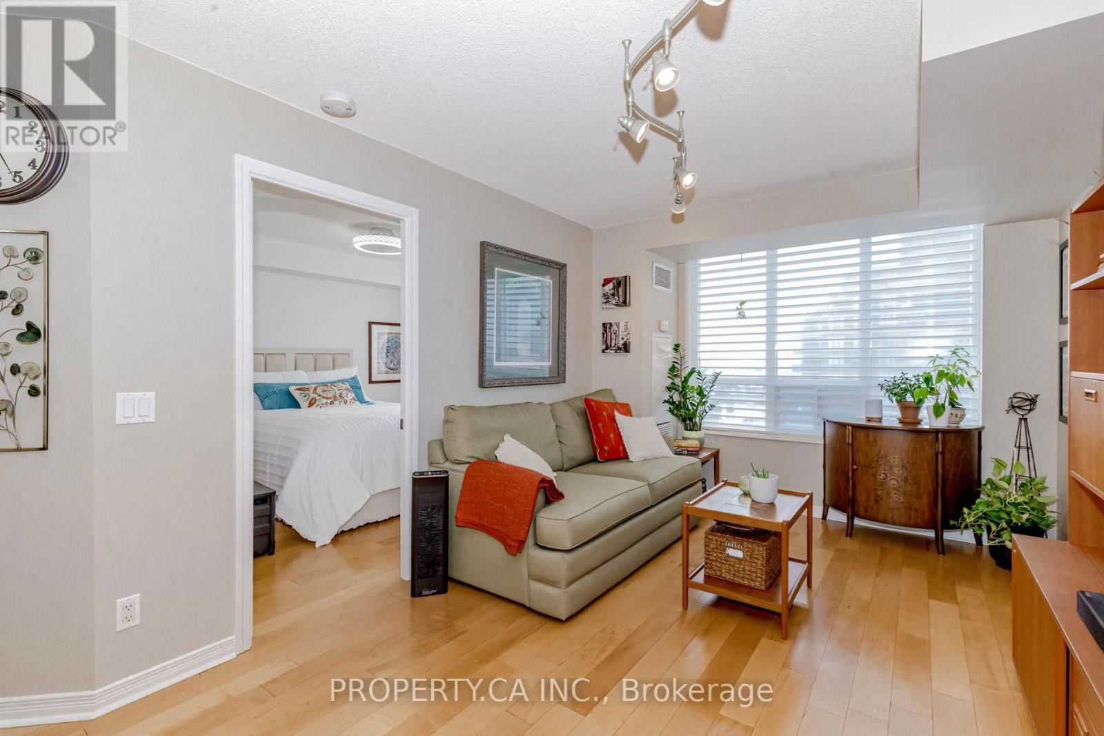 607 - 350 RED MAPLE ROAD Image 21