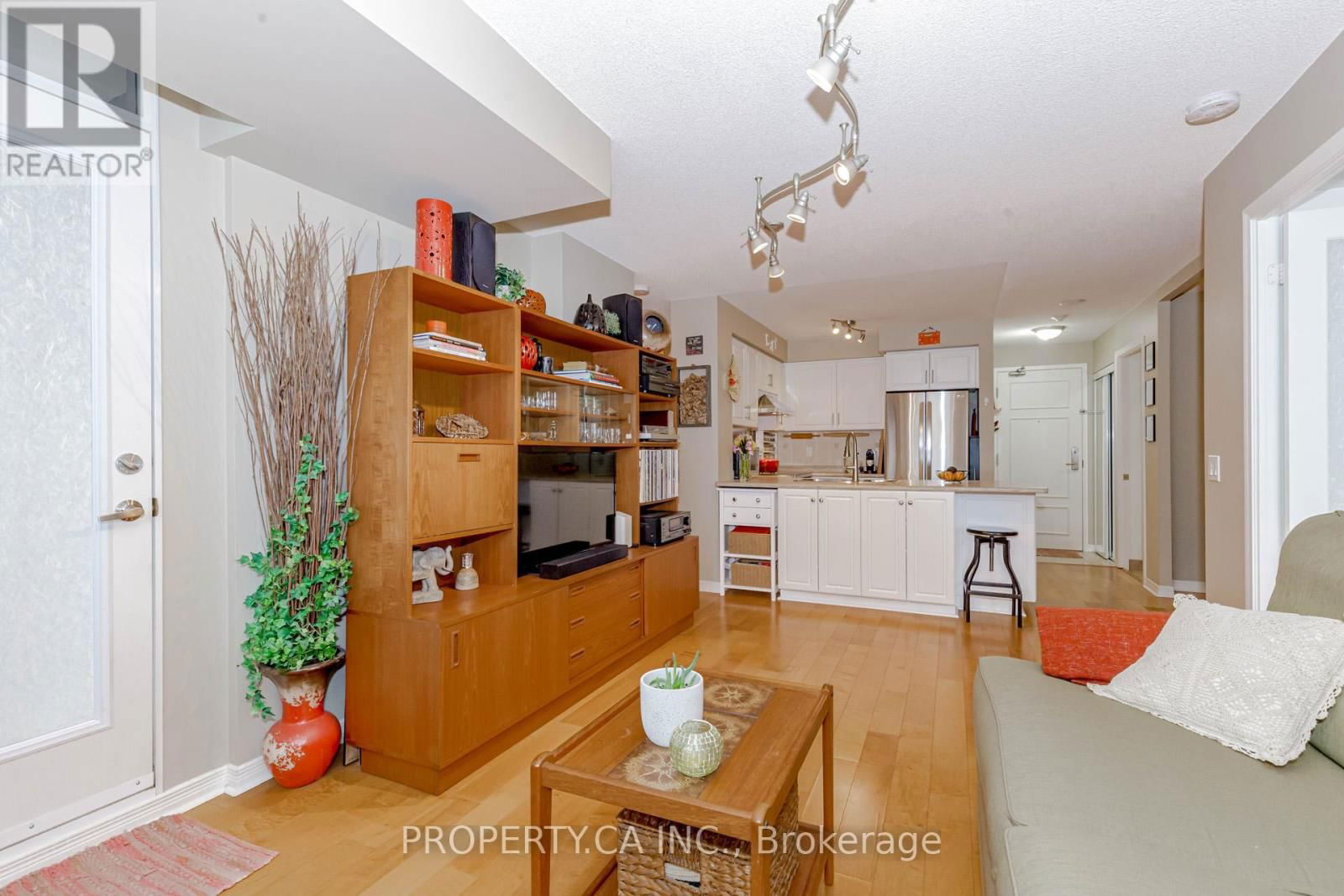 607 - 350 RED MAPLE ROAD Image 22