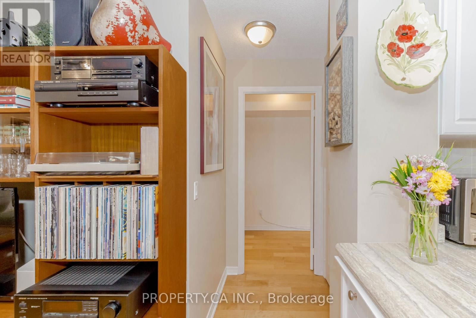 607 - 350 RED MAPLE ROAD Image 31