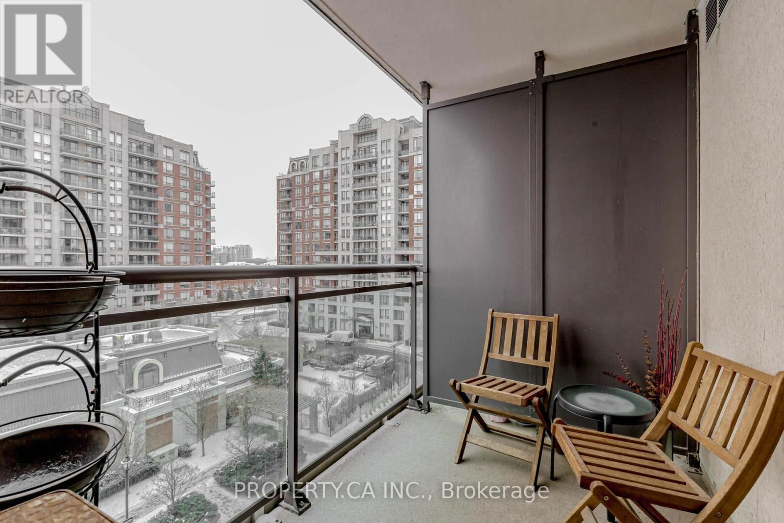 607 - 350 RED MAPLE ROAD Image 37