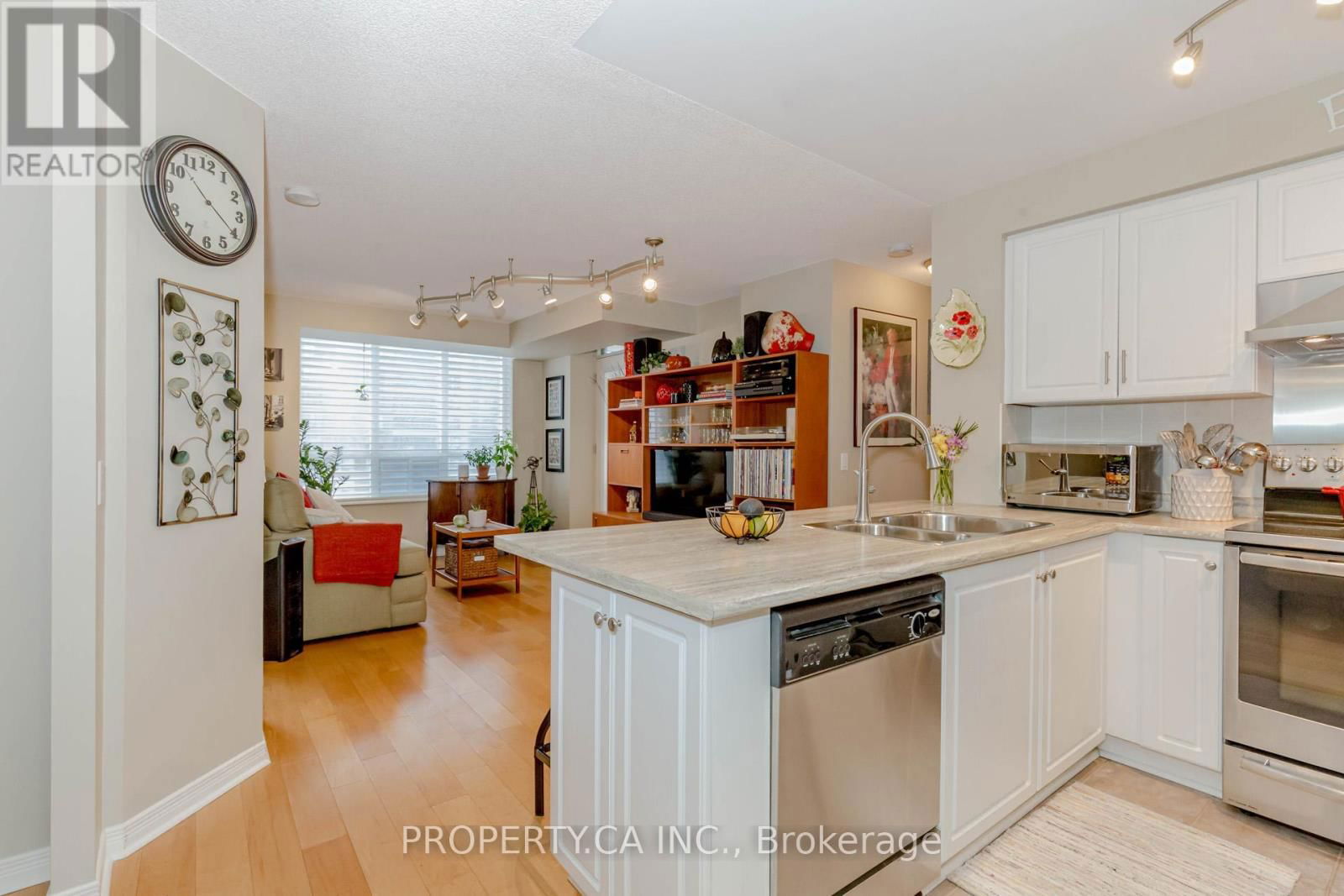 607 - 350 RED MAPLE ROAD Image 7