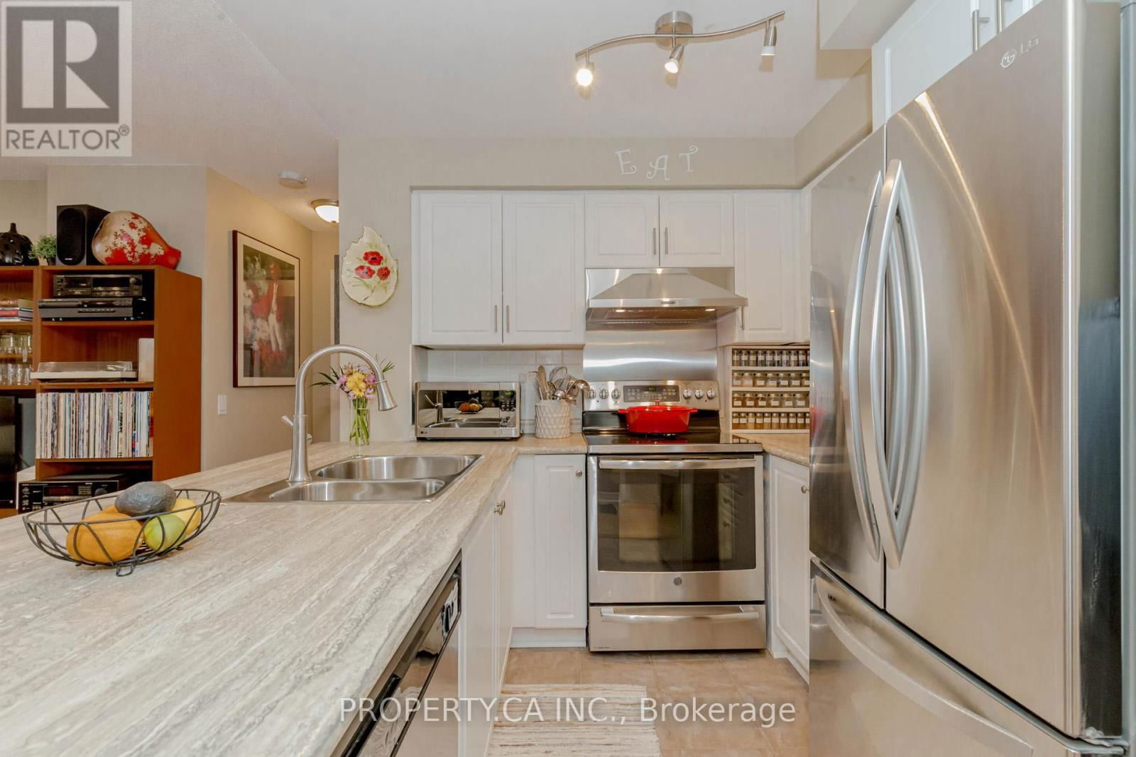 607 - 350 RED MAPLE ROAD Image 8