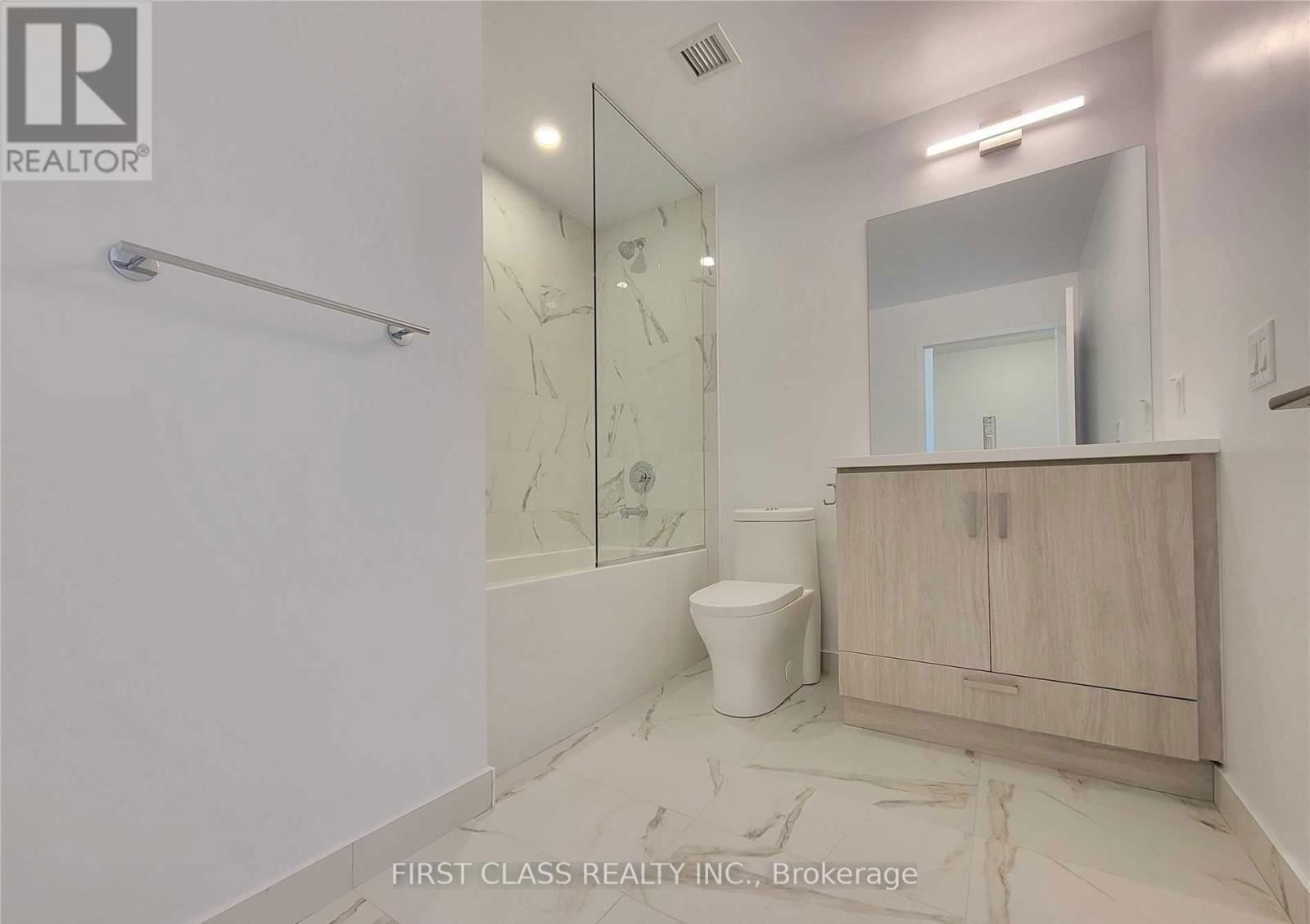 38 HONEYCRISP CRESCENT Image 11