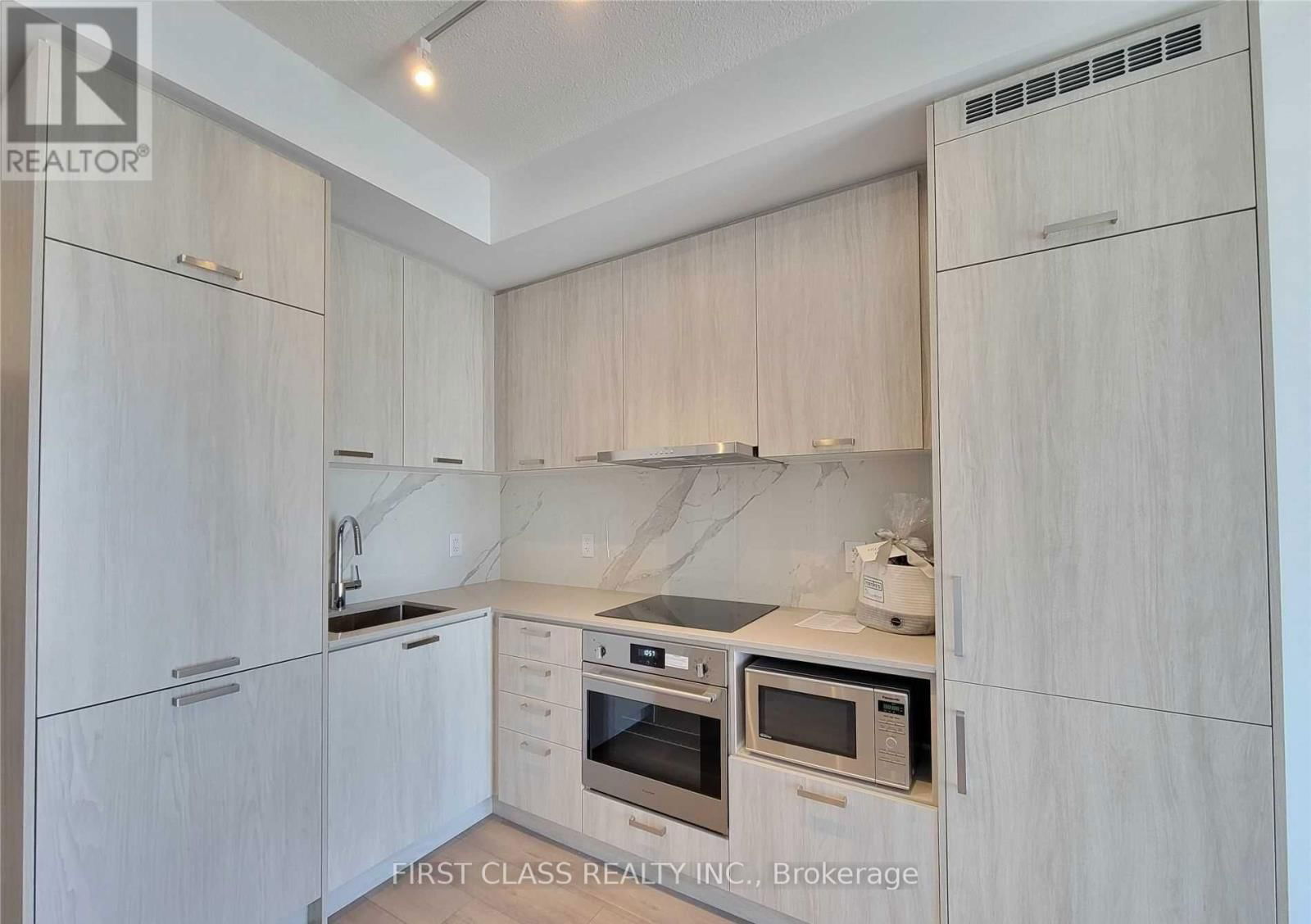38 HONEYCRISP CRESCENT Image 7