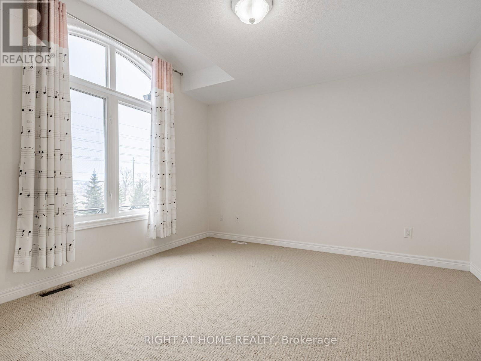 69 MORLAND CRESCENT Image 29