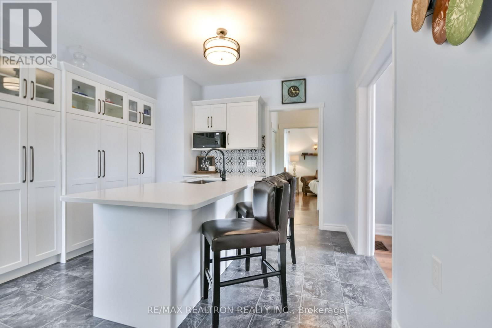 5872 YONGE STREET Image 17