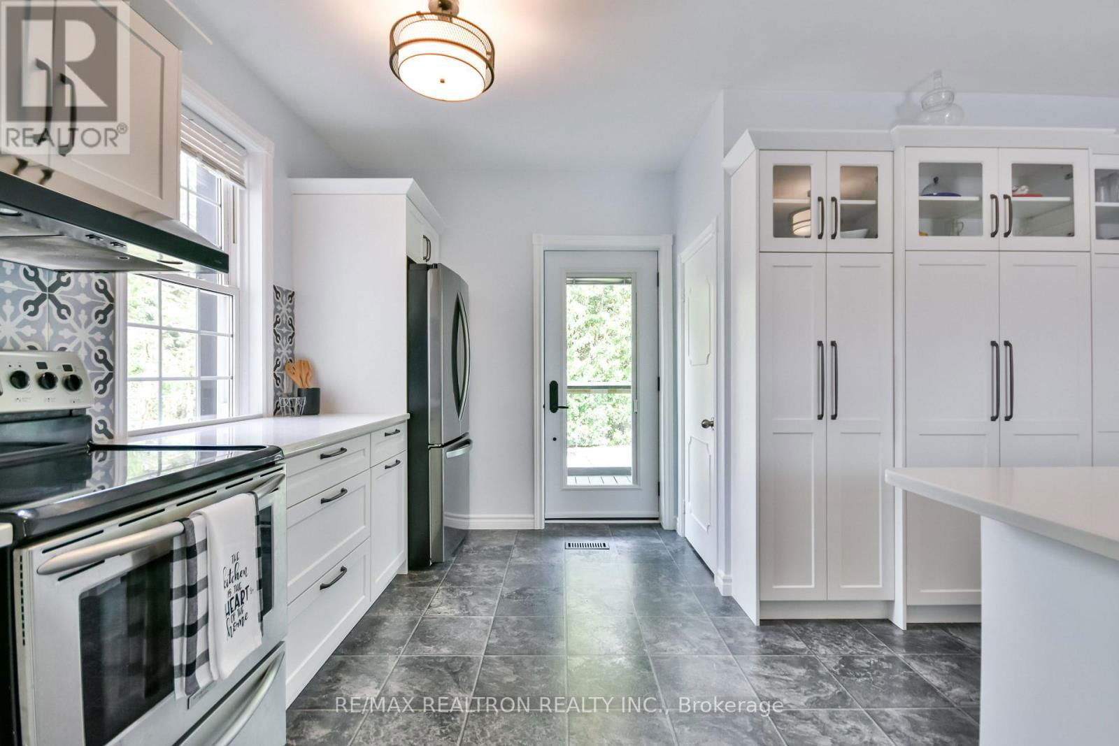 5872 YONGE STREET Image 20