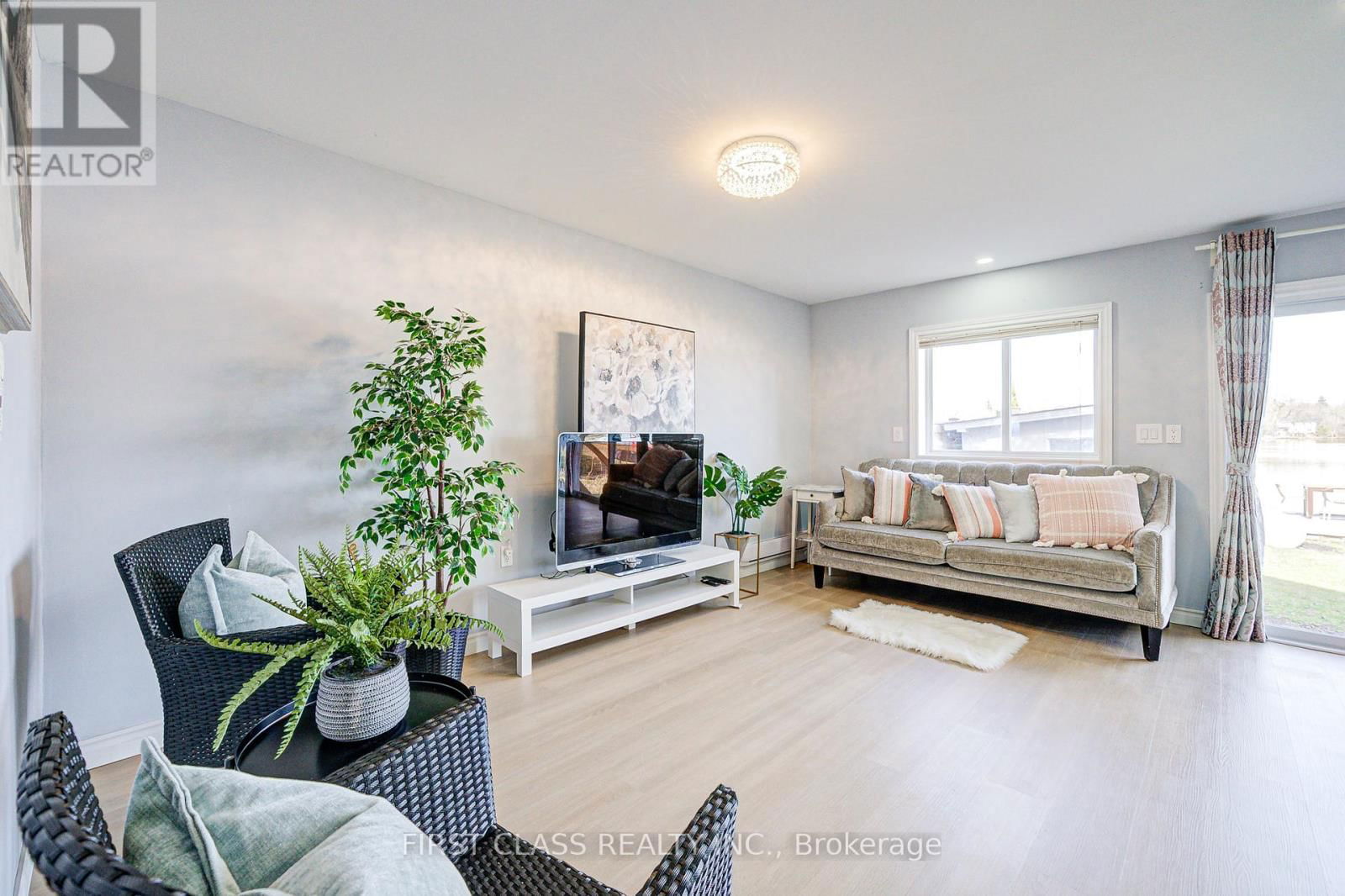 17 WILLOWBANK AVENUE Image 12