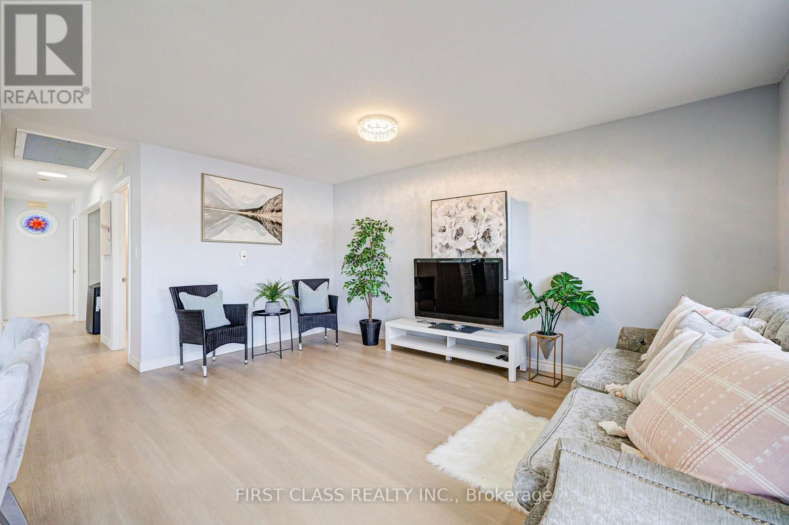 17 WILLOWBANK AVENUE Image 13