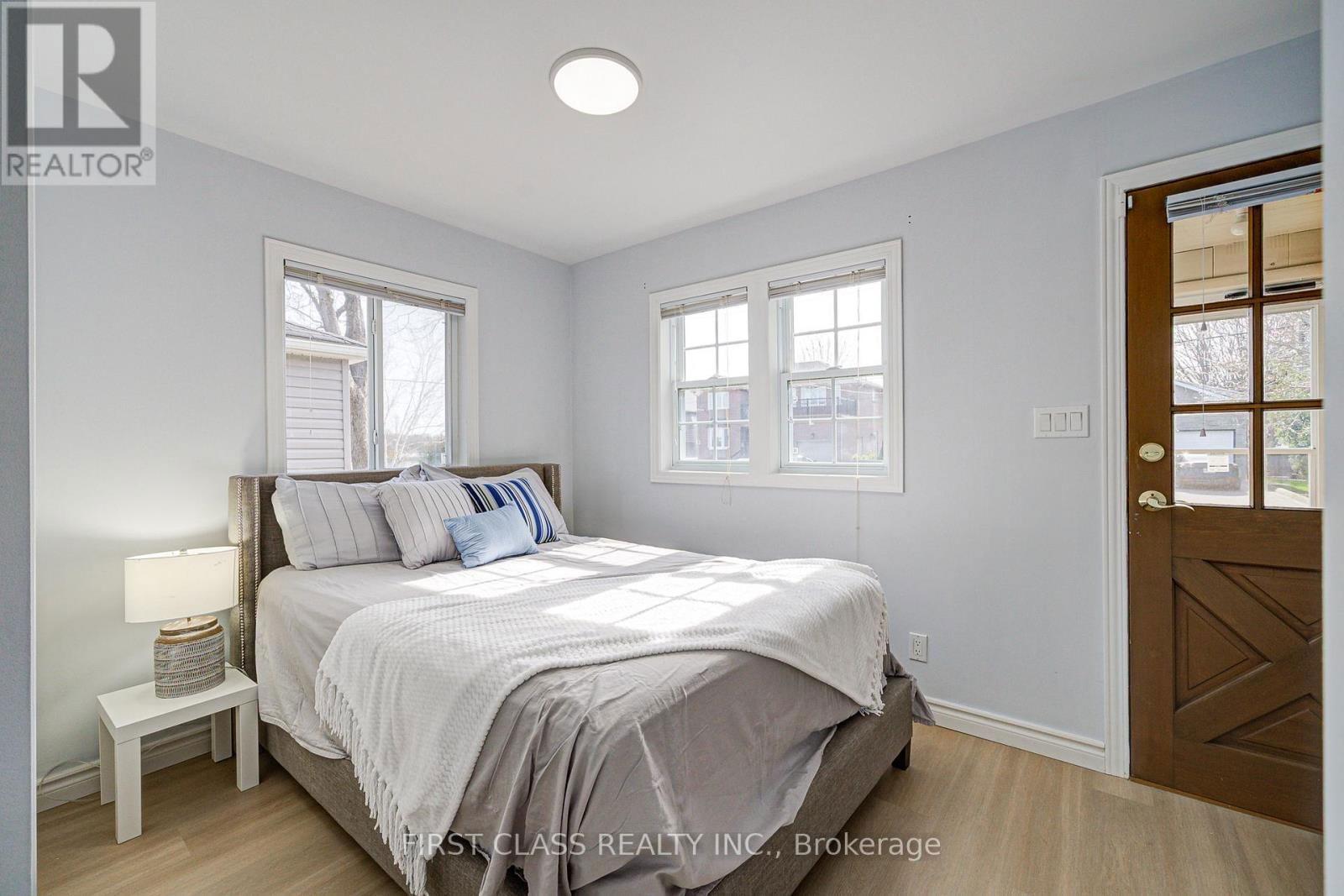 17 WILLOWBANK AVENUE Image 18