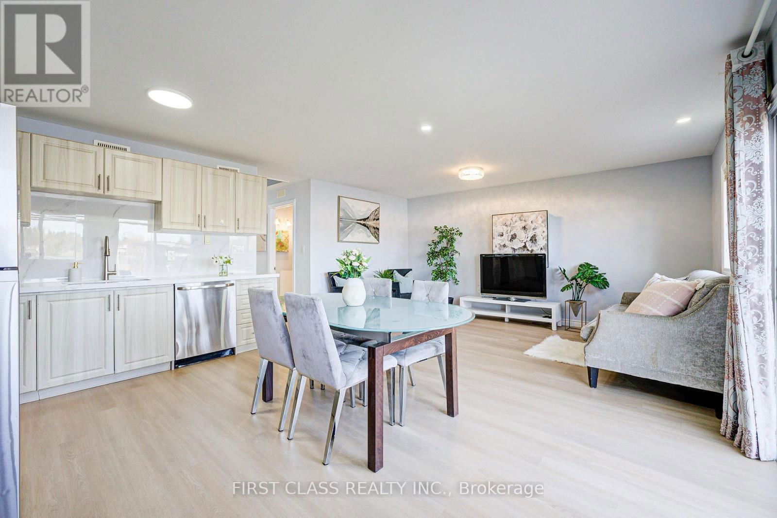17 WILLOWBANK AVENUE Image 4
