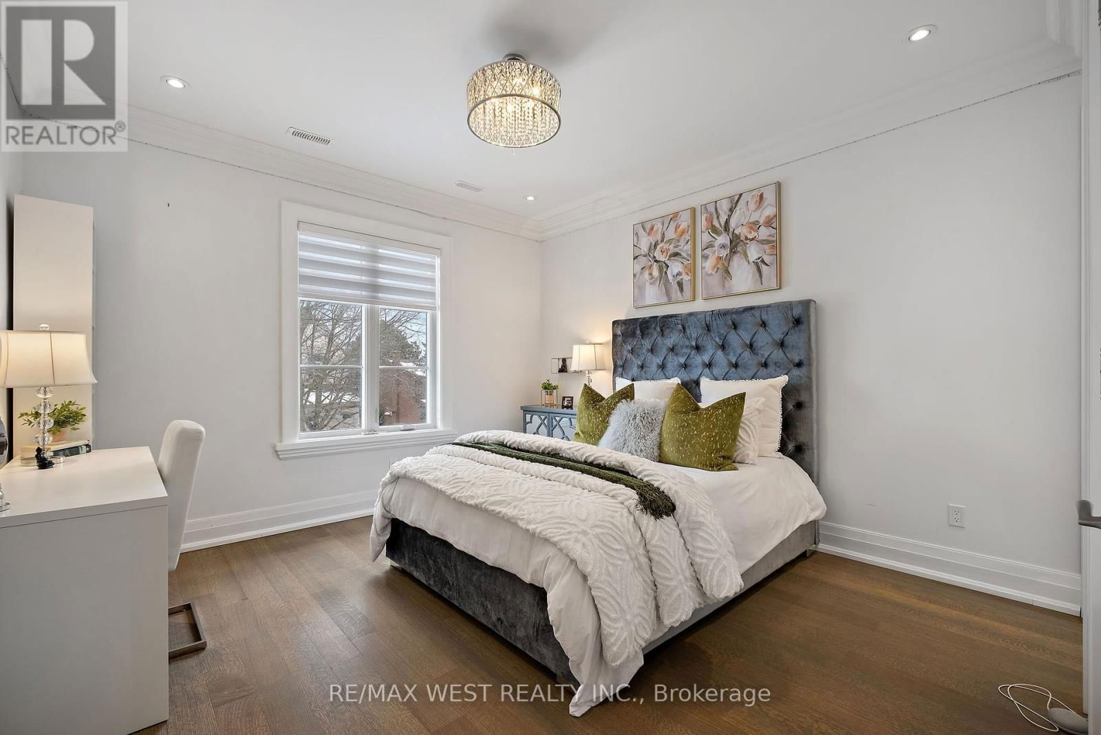 336 PINE TREES COURT WEST Image 30