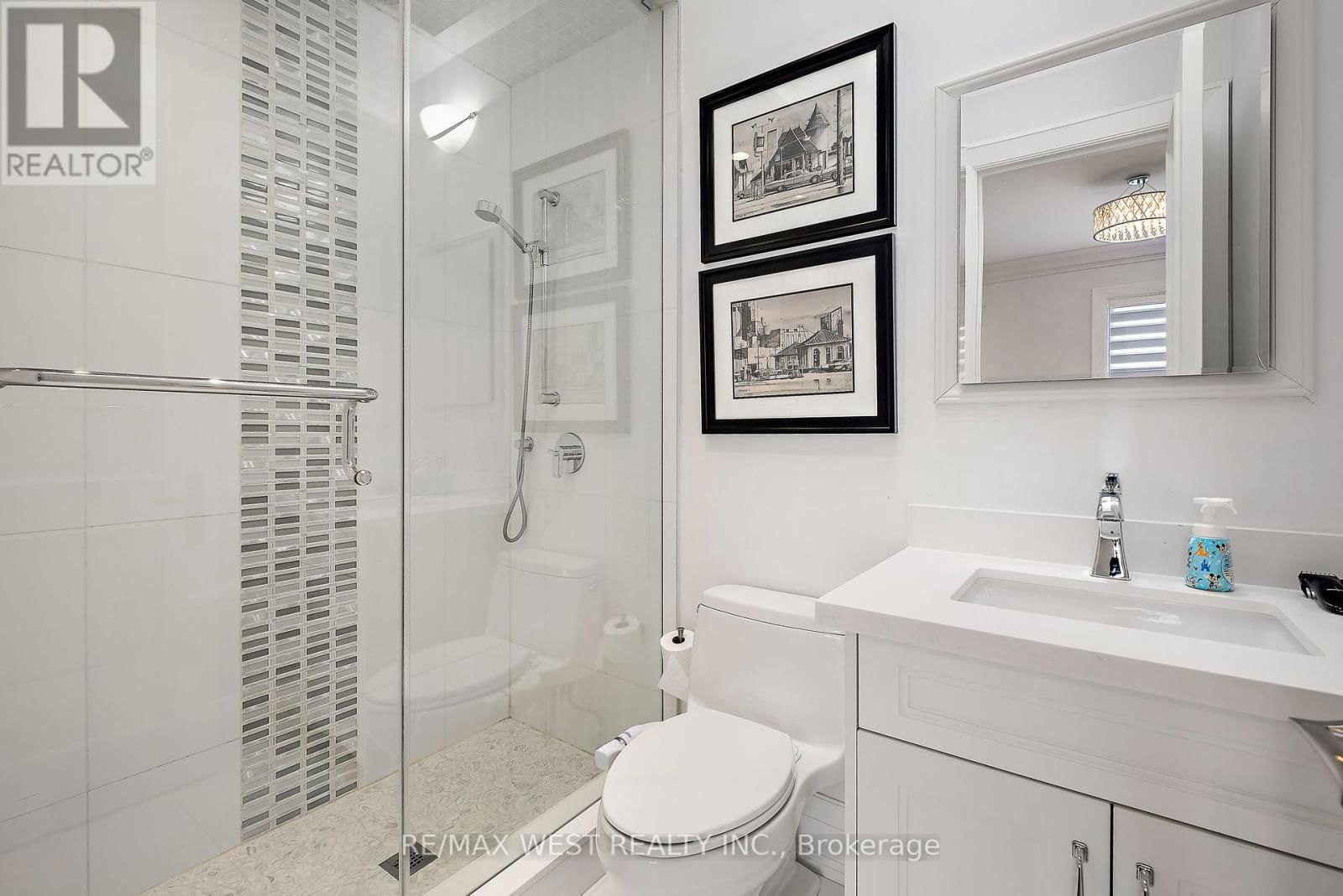336 PINE TREES COURT WEST Image 32