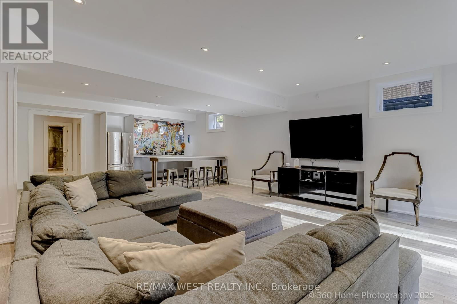 336 PINE TREES COURT WEST Image 45