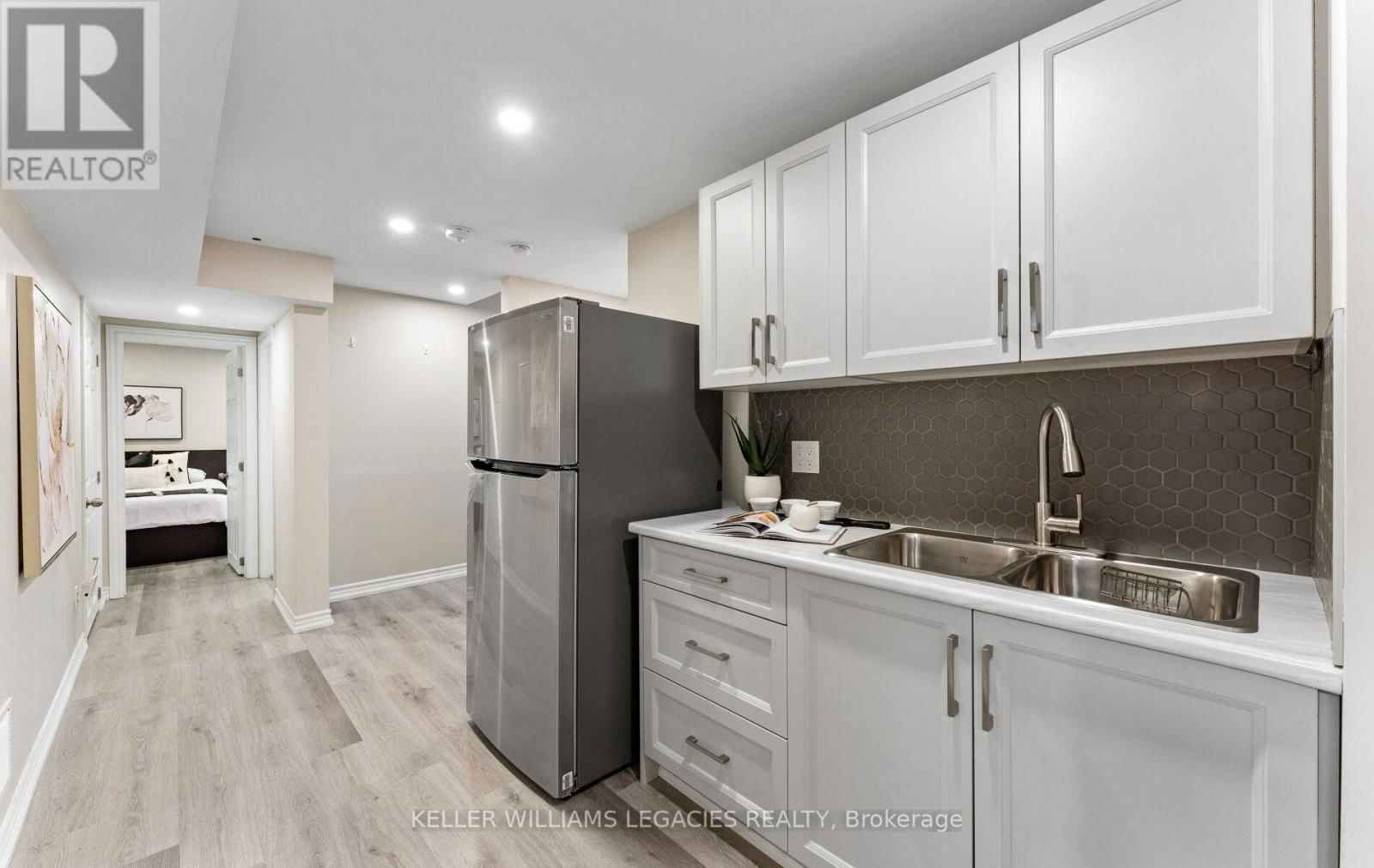 25 VELIA COURT Image 36