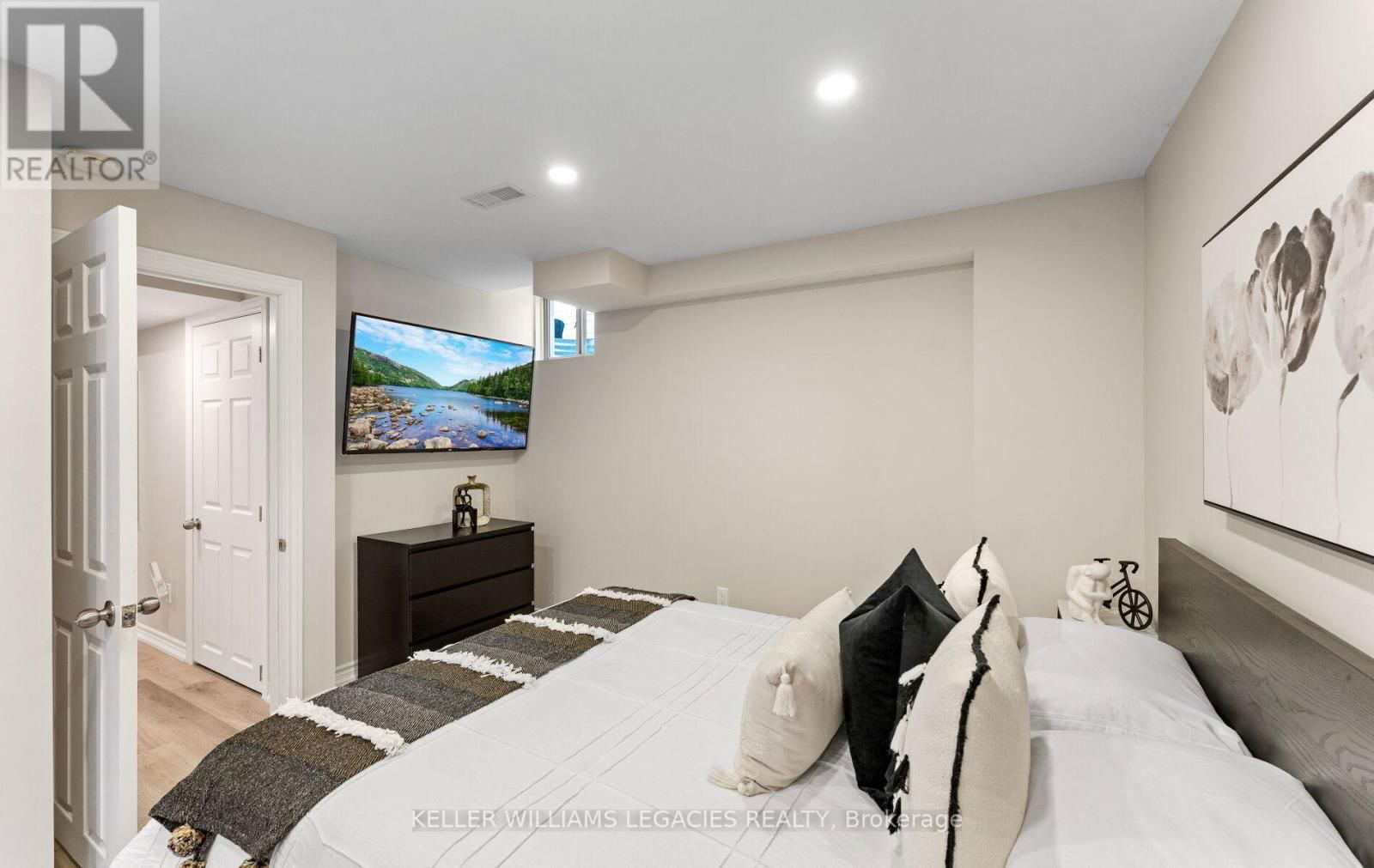 25 VELIA COURT Image 39