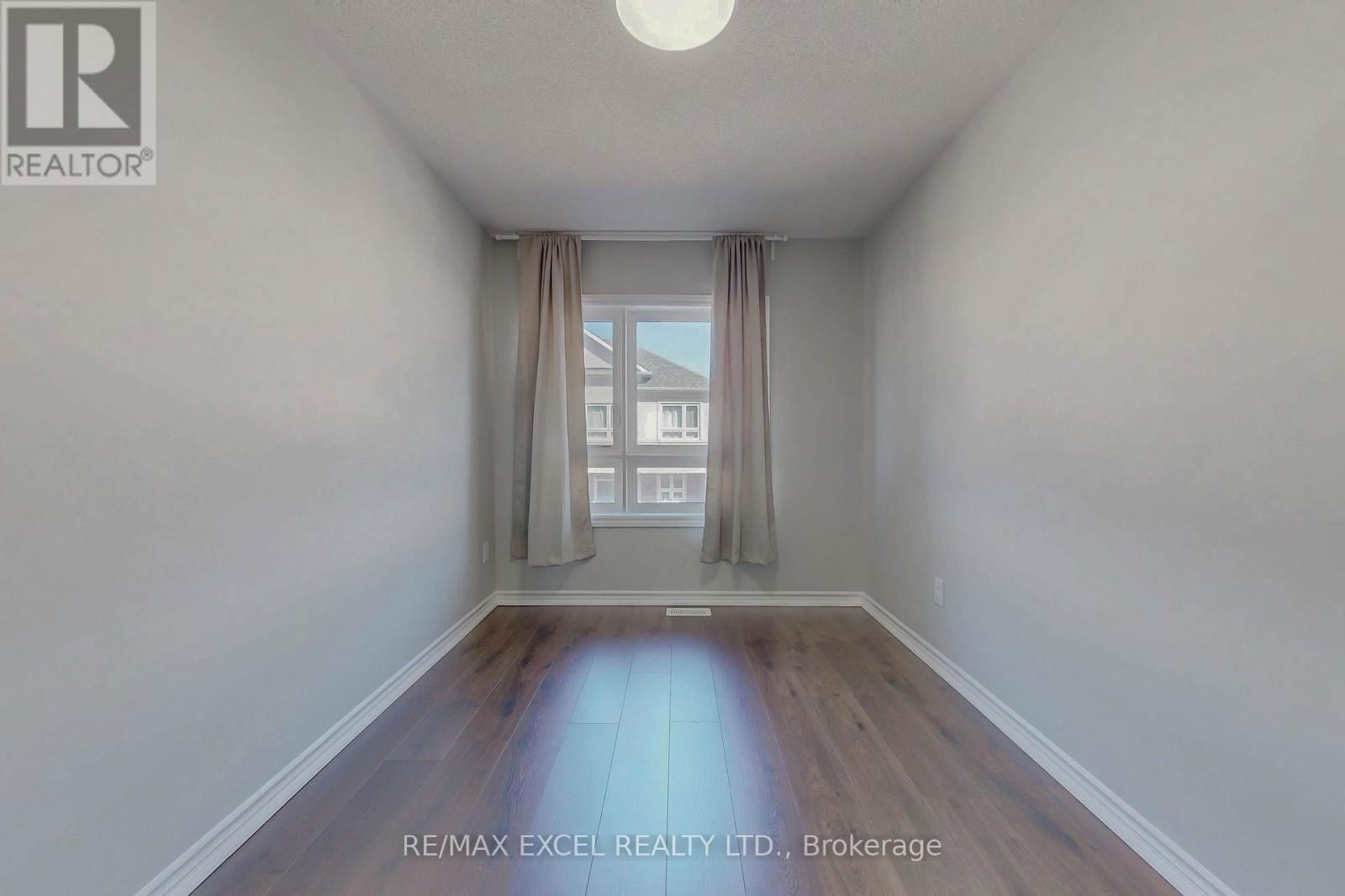 11 CHICAGO LANE Image 17