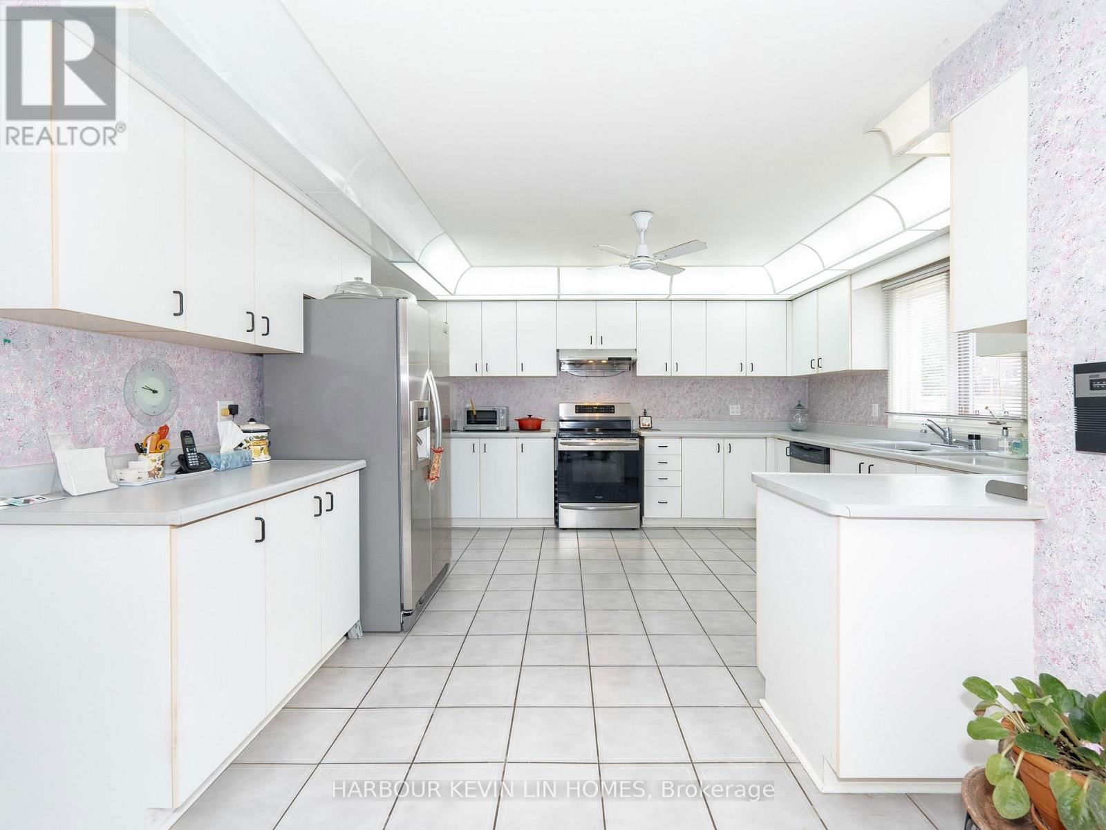19 ALEXANDRA WOOD Image 18