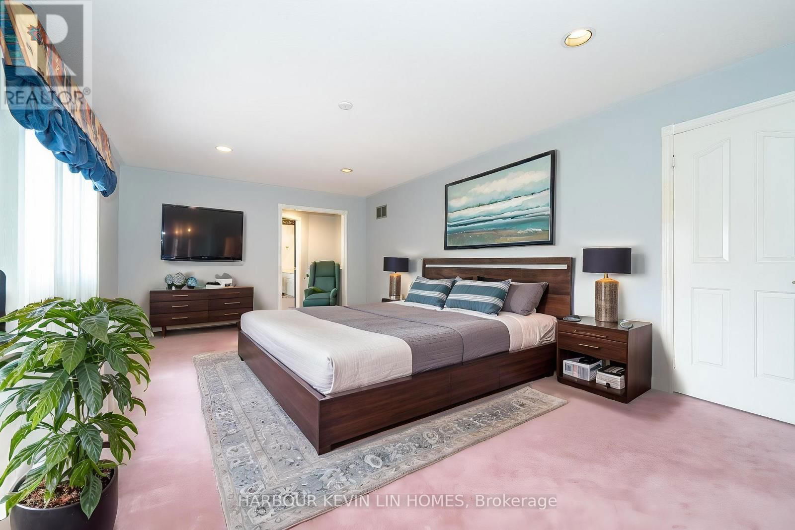 19 ALEXANDRA WOOD Image 30