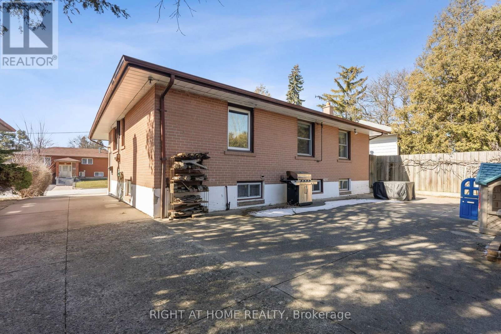 285 LENNOX AVENUE Image 32