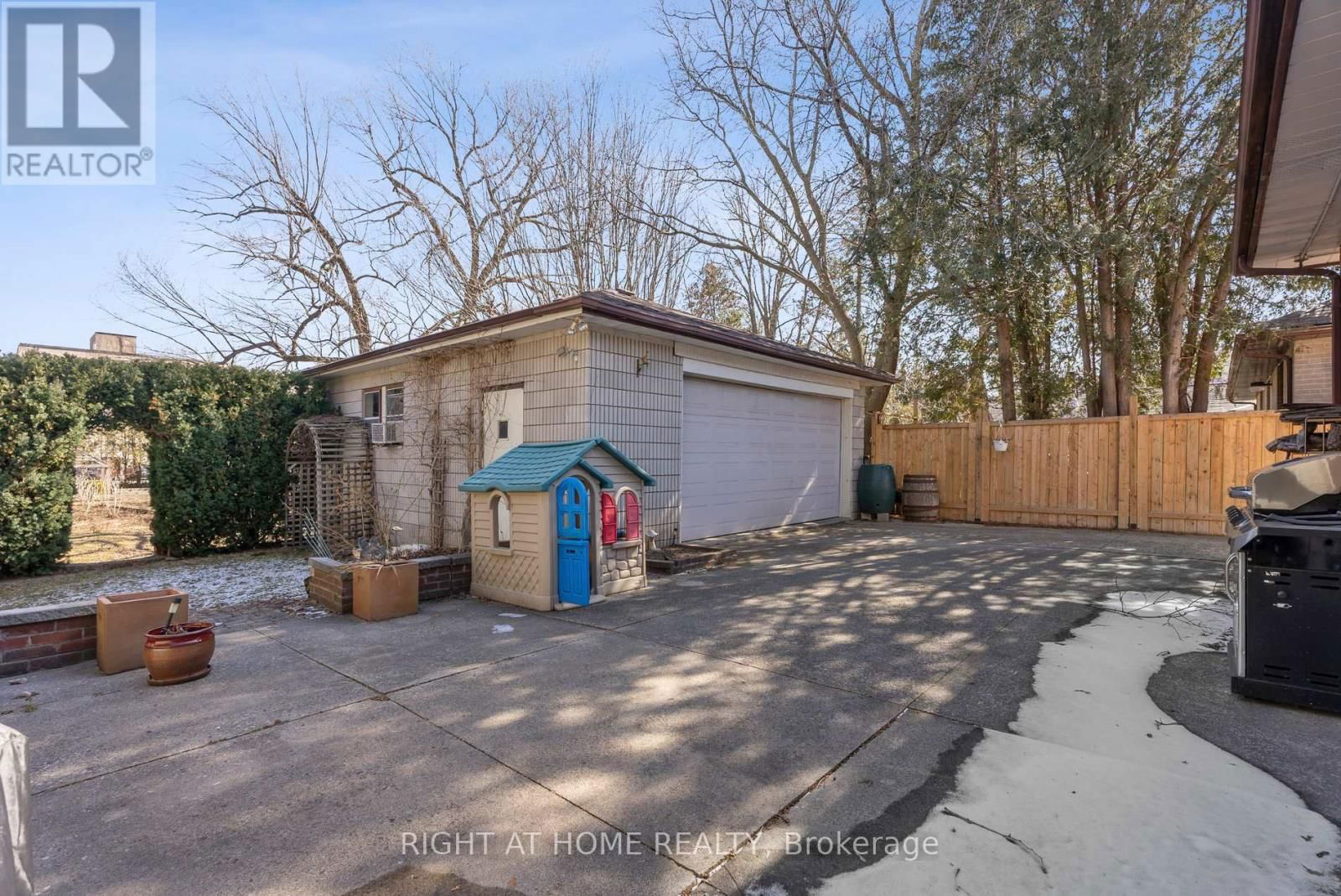 285 LENNOX AVENUE Image 33
