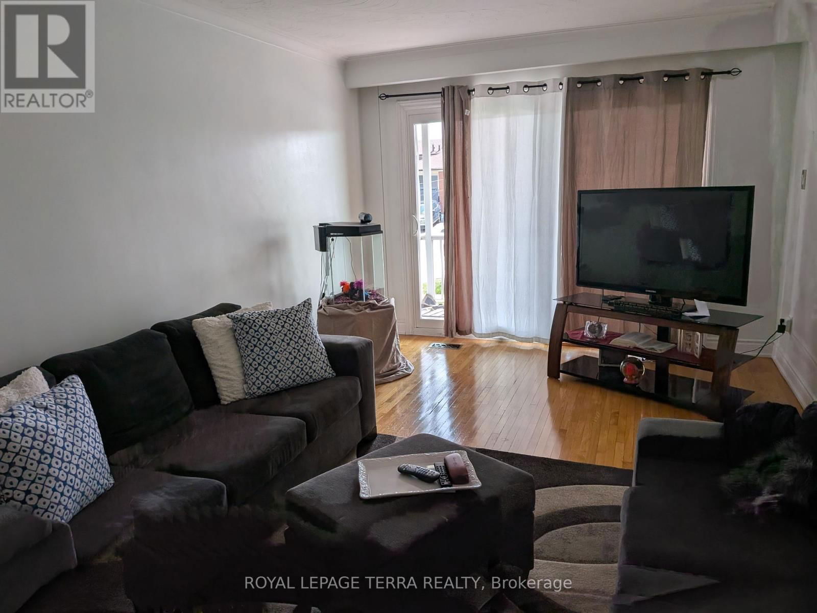 174 ANDREW PARK Image 12