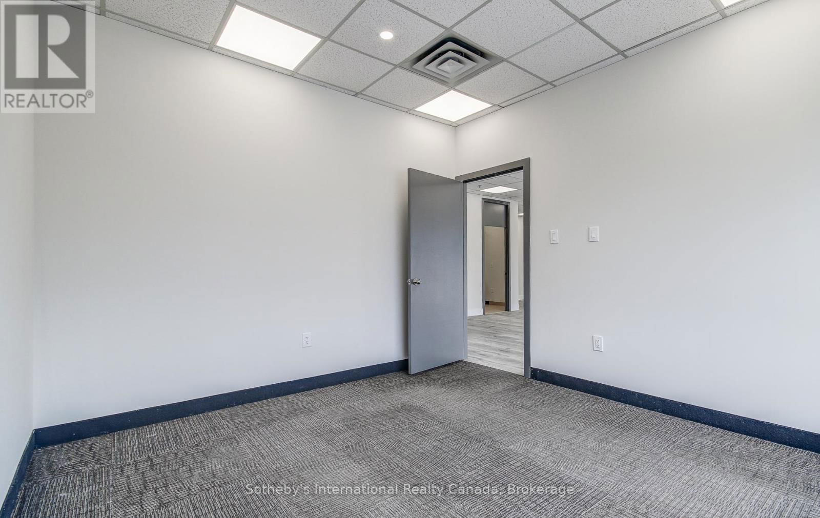111 CARLAUREN ROAD Image 10